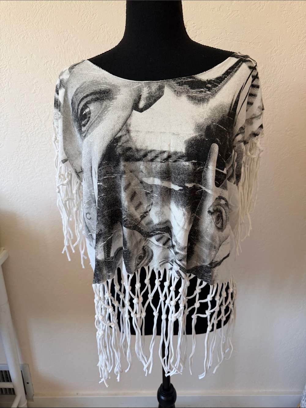 Vintage Surrealist Graphic Fringe Knit Top in Black & White